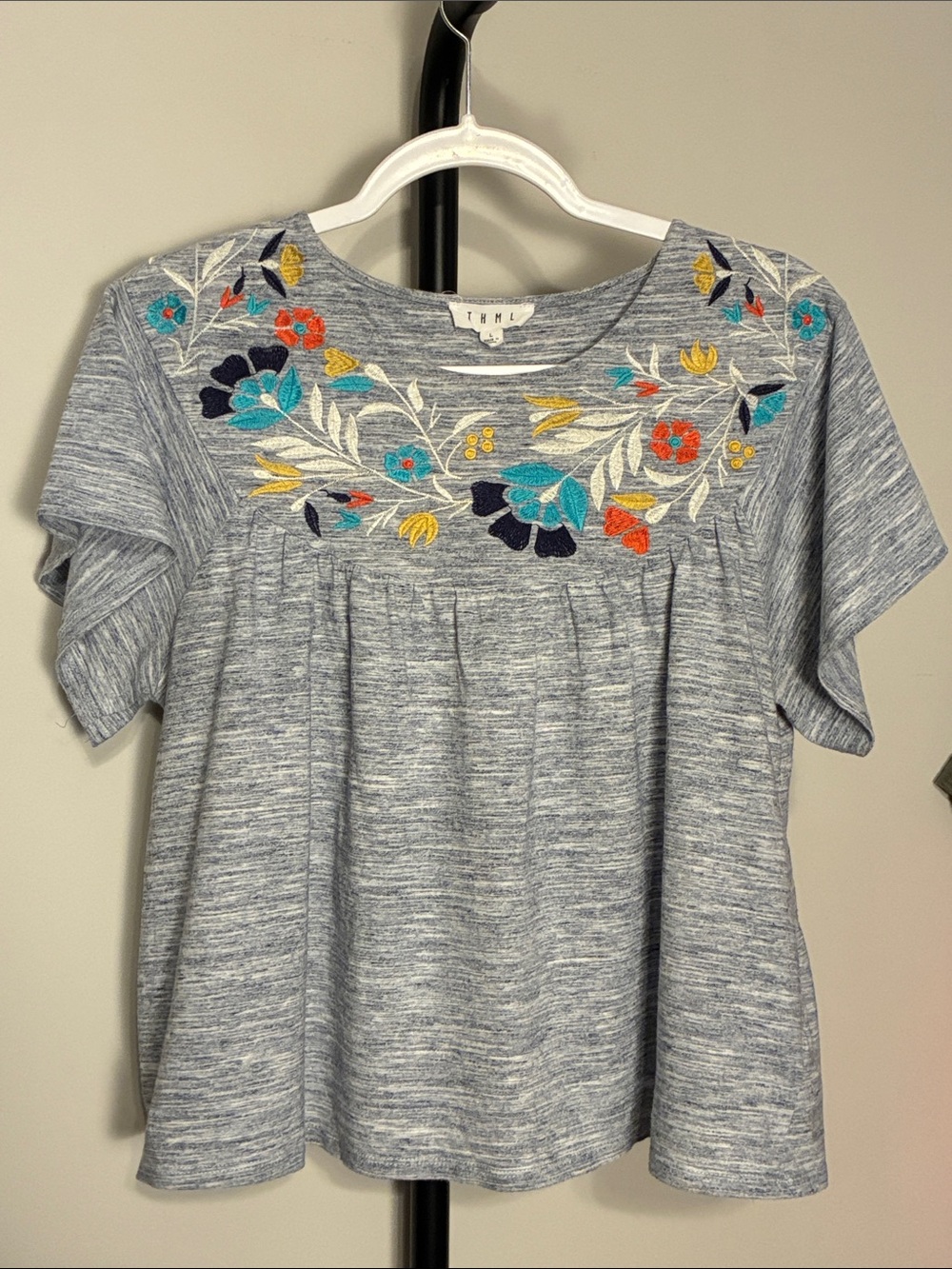 THML Heathered Blue Short Sleeve Top with Multicolor Floral Embroidery Large